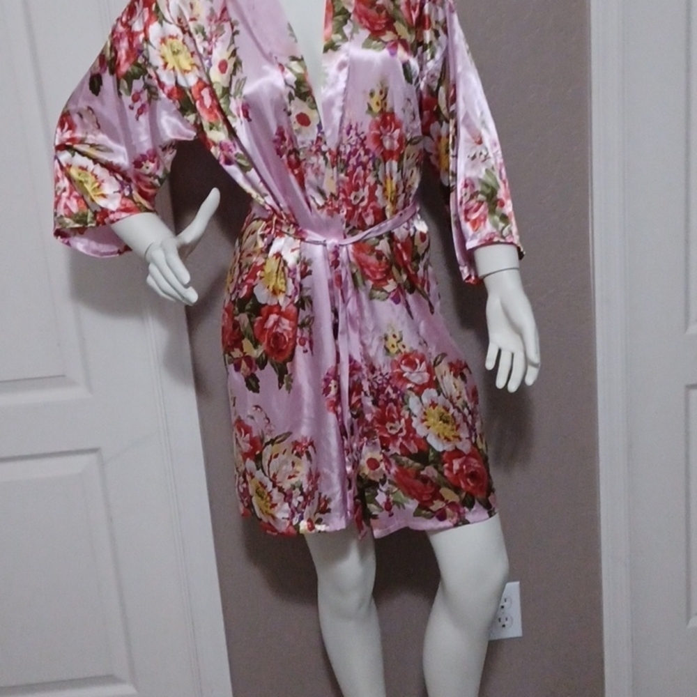 - Woman's cute robe - Picture 2 of 3